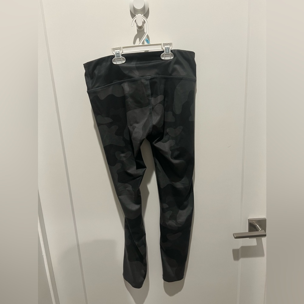 Alo Highwaist vapor leggings camo print